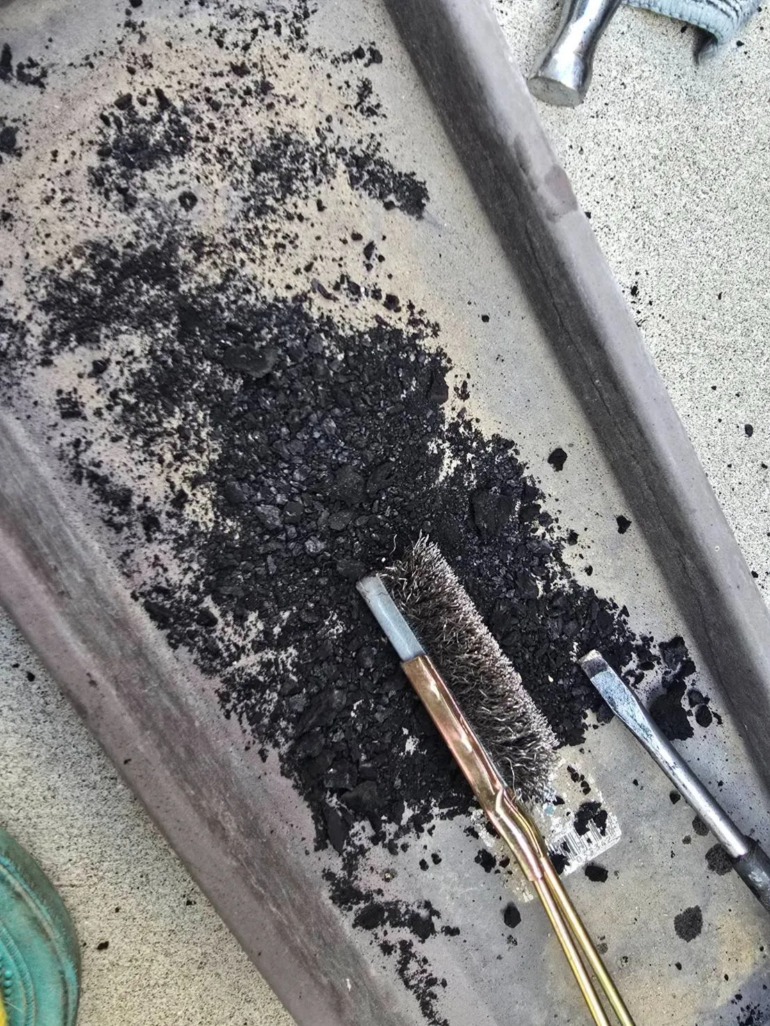 ハイエースDPF洗浄：煤とアッシュのちがい